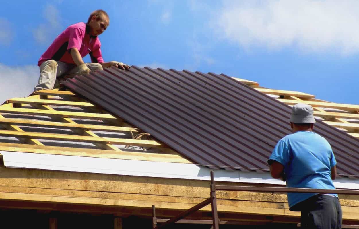 Четырехскатная крыша из профнастила: как покрыть крышу профлистом
