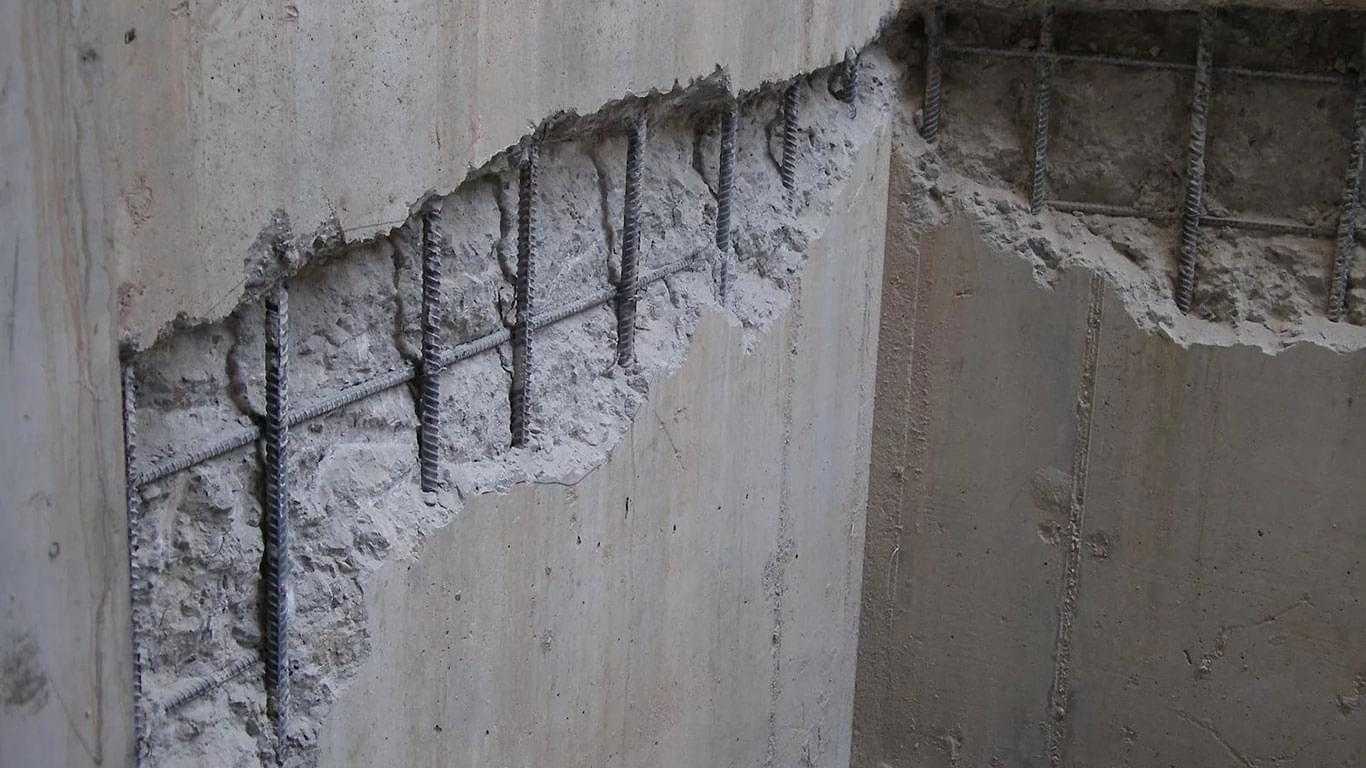 Чем и как выравнивать стены в квартире под обои