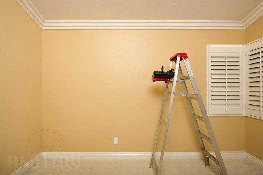 Как правильно красить обои под покраску на стене и потолке своими руками: выбор инструментов и краски, пошаговые инструкции с фото и видео