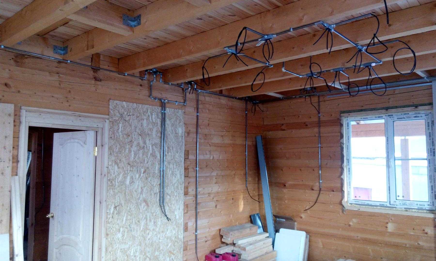 Как сделать проводку в деревянном доме