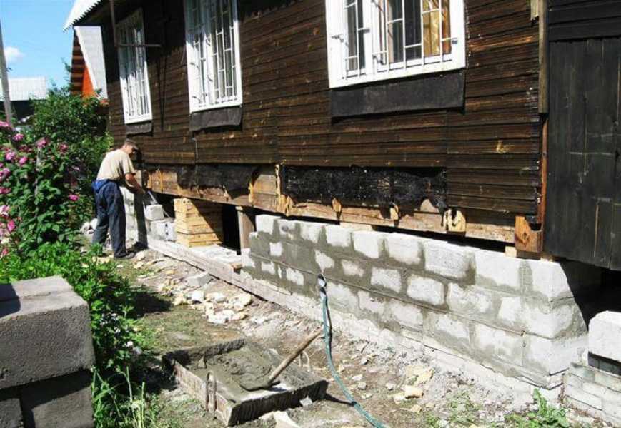 Самостоятельный ремонт основания старого деревянного дома
