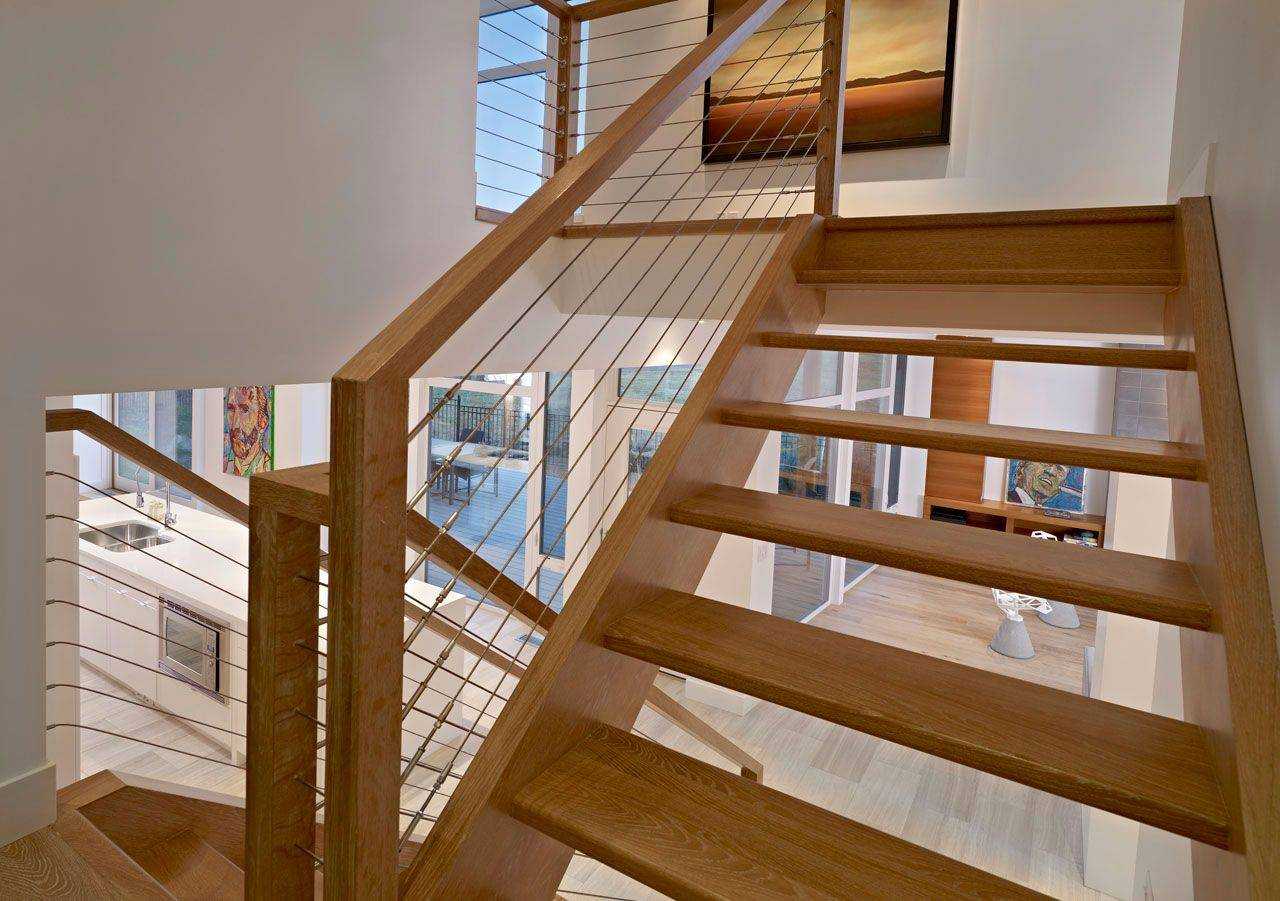 Винтовая лестница (84 фото): нюансы установки своими руками и модели эконом-класса на второй этаж в частном доме, расчёт и размеры, примеры металлической и деревянной конструкции