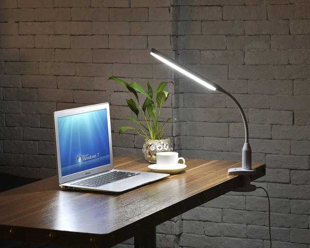Как выбрать светильник для рабочего стола