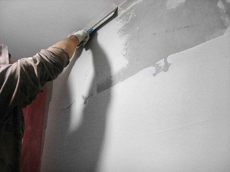 Как выбрать шпаклевку для потолка под покраску?