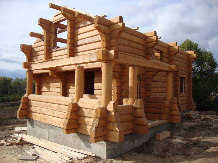 Дом из рубленного бревна, изготовление сруба.