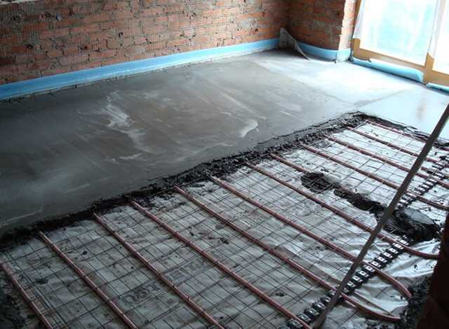 Тонкости устройство бетонного пола в гараже Работа выполняется в несколько этапов – разметка уровня пола приготовление бетонной смеси укладка бетона