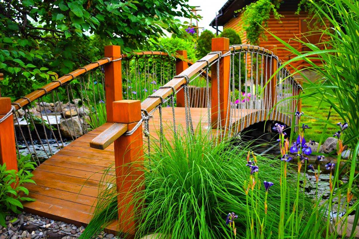 Декоративный мостик для сада: из чего и как сделать своими руками