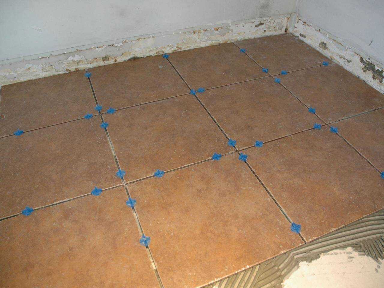 Укладка плитки на деревянный пол: надежный способ