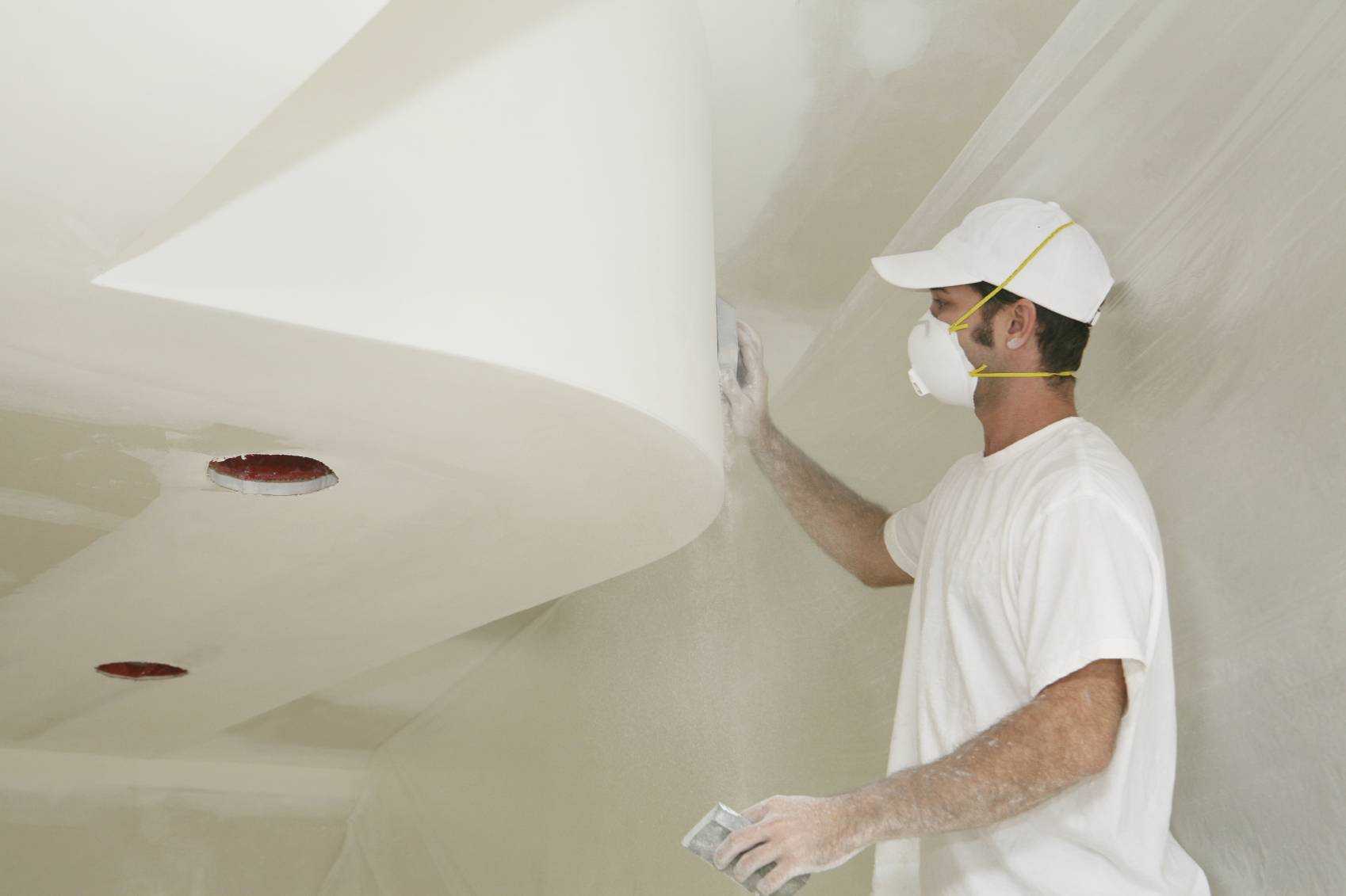 Как шпаклевать потолок под покраску, чем лучше зашпаклевать, детали на фото и видео
