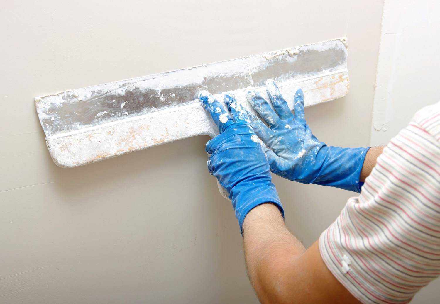 Шпаклевка стен под покраску: как правильно шпаклевать и нужно ли грунтовать, как выбрать смесь для гипсокартона