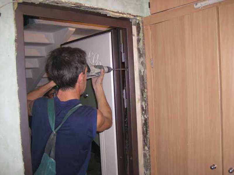 Правильная установка входной металлической двери своими руками