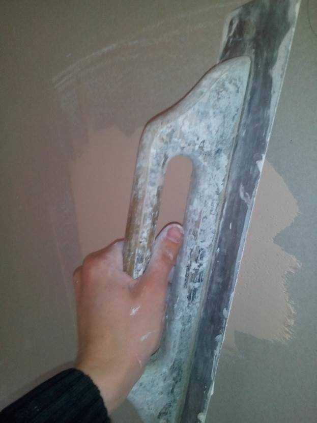 Шпаклевание стен своими руками под обои - только ремонт своими руками в квартире: фото, видео, инструкции