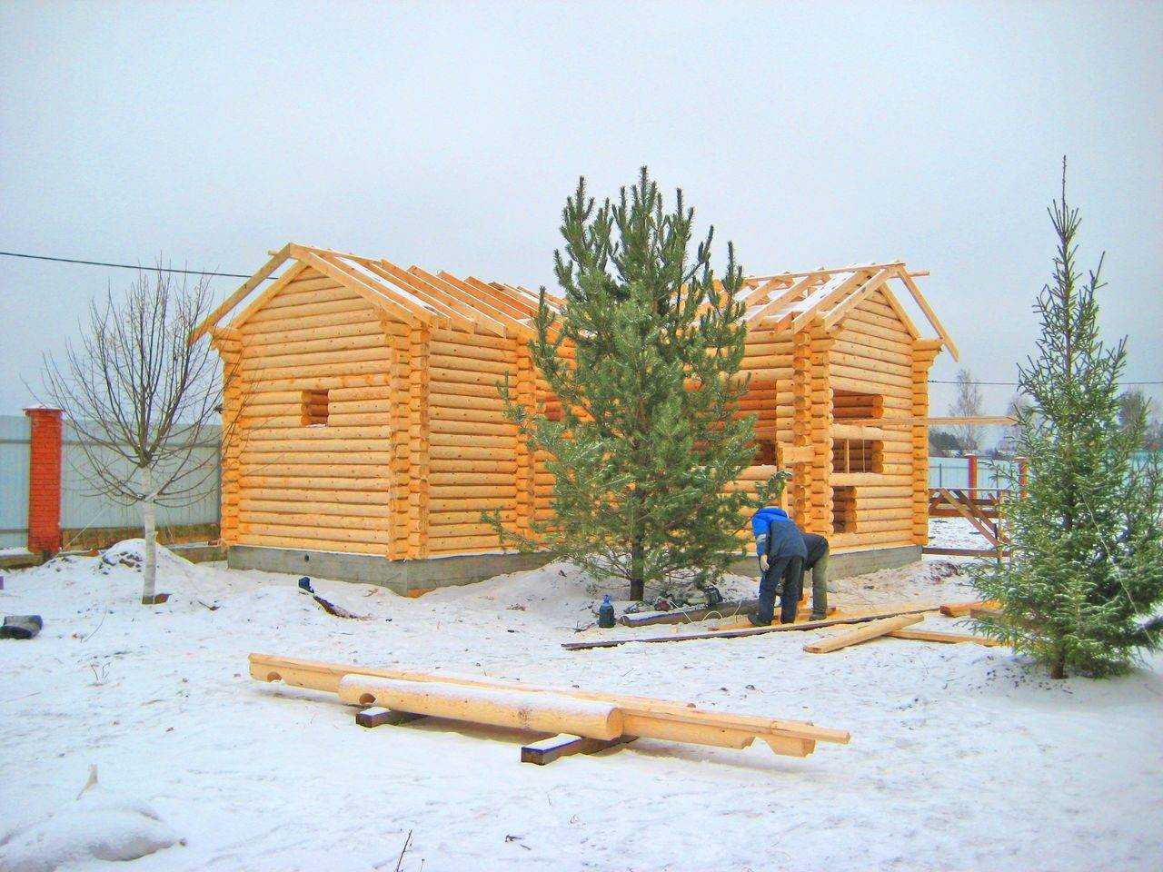 Можно ли строить дом зимой: особенности, плюсы и минусы