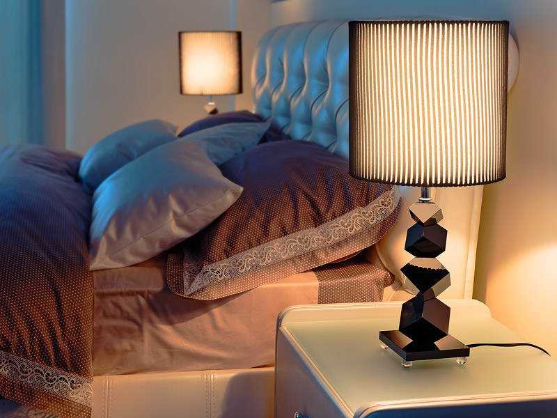 Cветильники настенные в спальню: особенности освещения комнаты для сна Виды осветительных приборов Правила выбора бра в комнату для взрослых и детей
