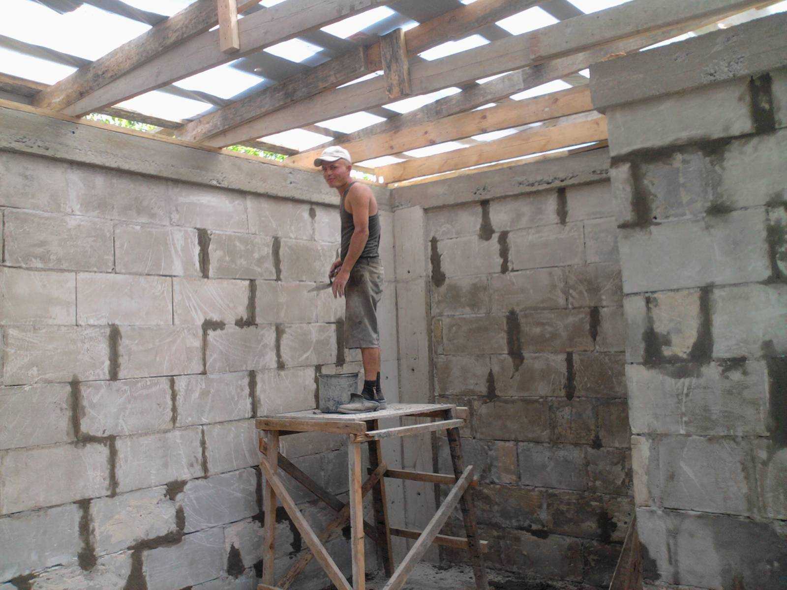 Дом из пеноблоков – как построить фундамент, стены, крышу и провести утепление и отделку?