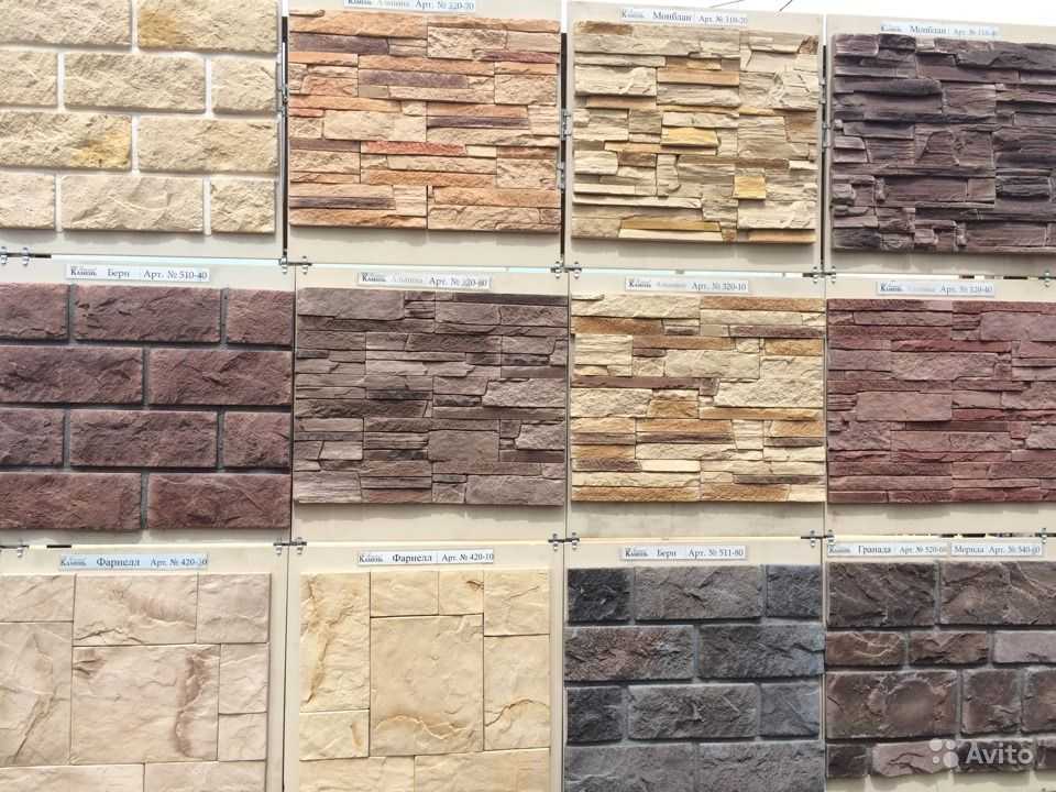 Панели под камень (27 фото): применение декоративных стеновых панелей с имитацией камня для внутренней отделки стен и облицовка дома