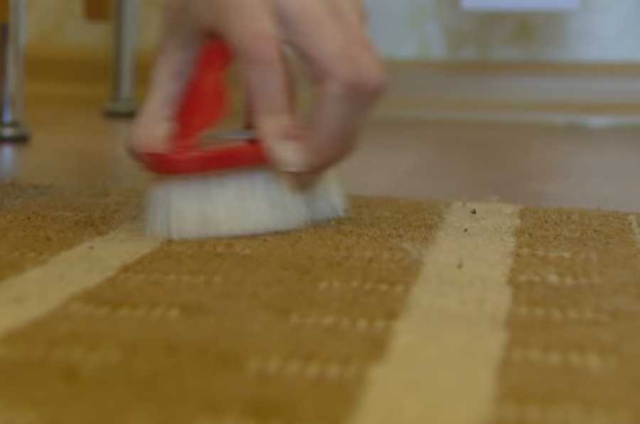 Как почистить ковровое покрытие (ковролин) в домашних условиях: народные и бытовые средства