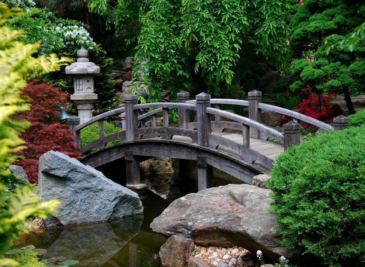 Как сделать садовый мостик своими руками: варианты дизайна, из металла и из дерева
