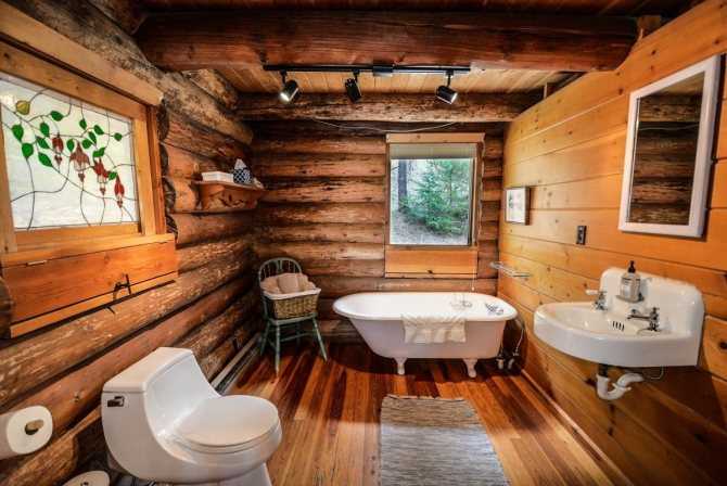 Ванная в деревянном доме - 28 фото примеров