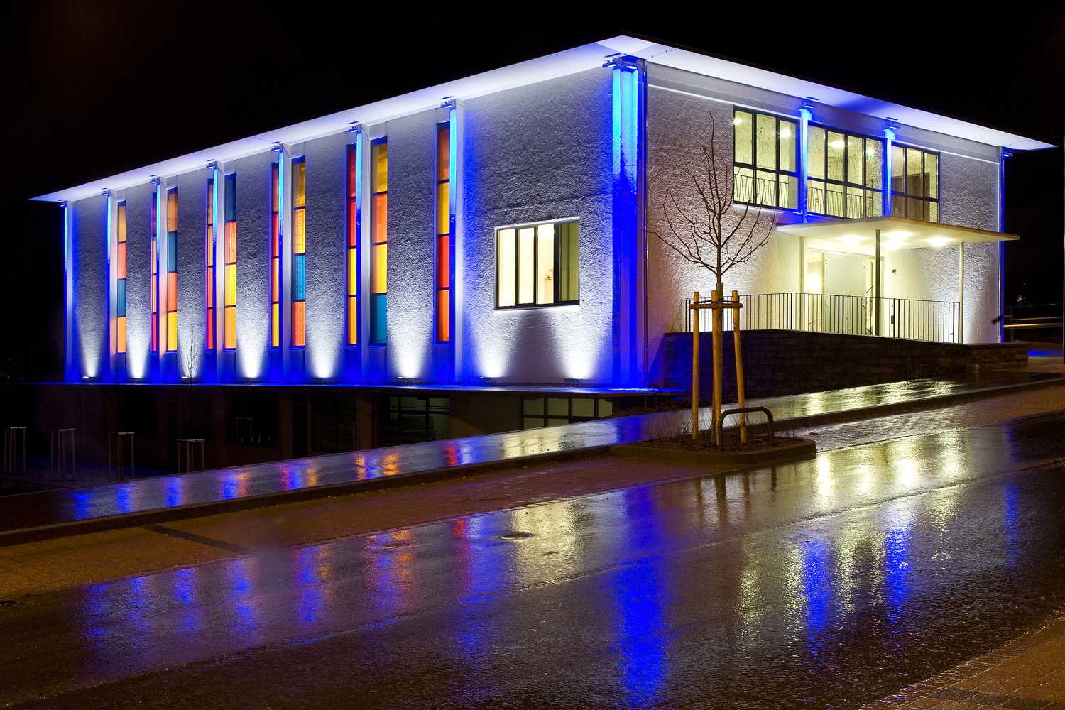 Линейные светодиодные светильники для архитектурной подсветки: освещение зданий | 1posvetu.ru