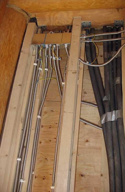 Электрика в деревянном доме: схемы проводки + правила монтажа