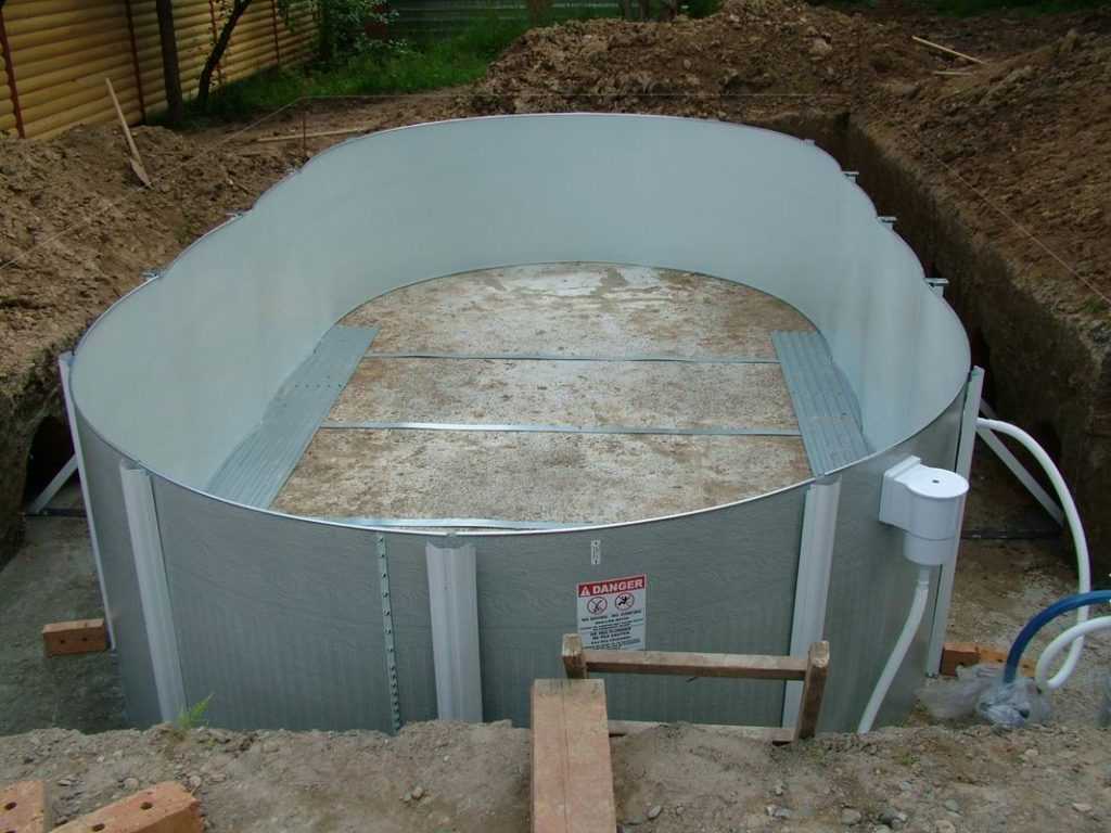 Строим бассейн своими руками на даче.