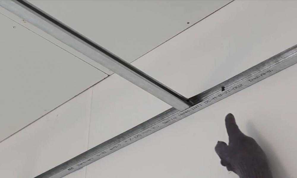 Как сделать подвесной потолок из пластиковых панелей