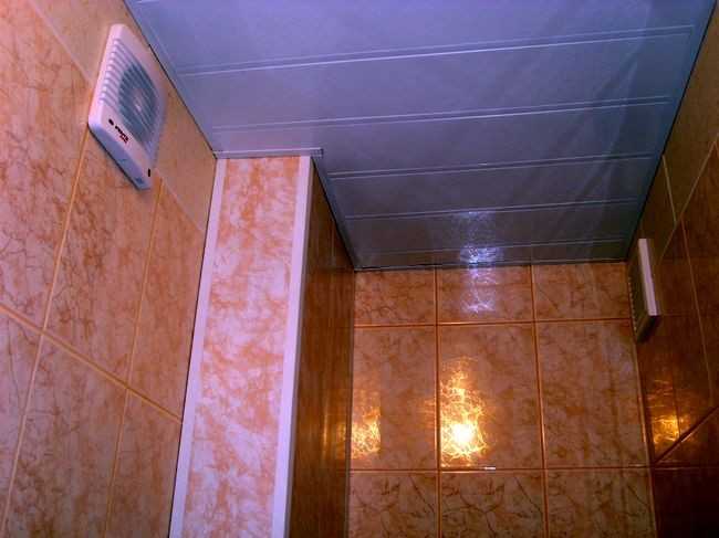 Отделка ванной комнаты пластиковыми панелями пвх, монтаж и установка своими руками, фото, дизайн. – otdelkasteny.ru