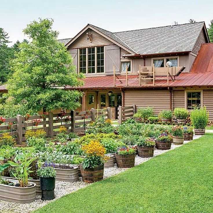 Какие особенности оформления сада в деревенском стиле Какие уловки ландшафтного дизайна помогают создать деревенский садик Какую мебель можно использовать в