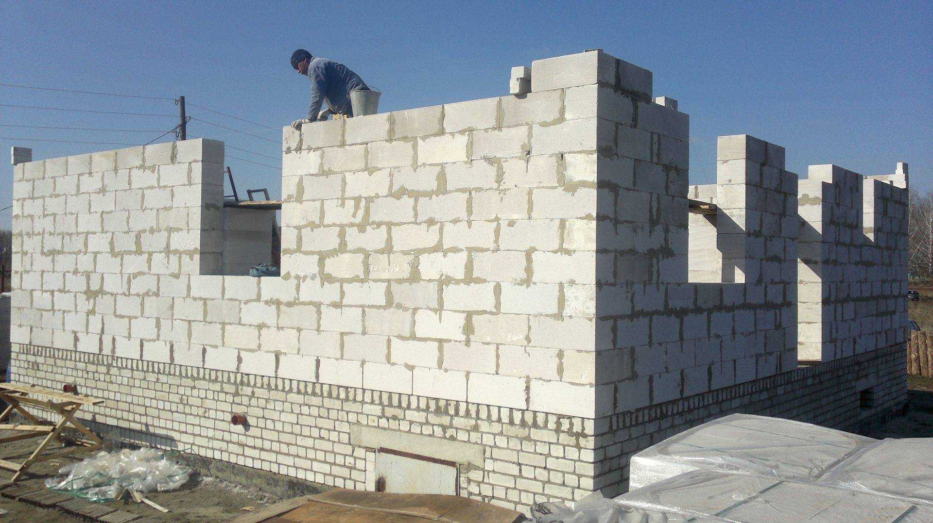 Стоит ли строить дом из пеноблоков: все нюансы стоимости и строительства