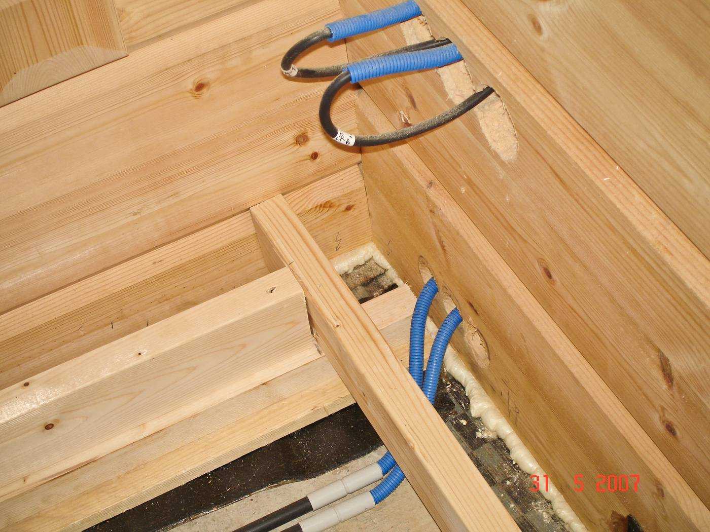 Монтаж электропроводки в деревянном доме: ключевые требования к электропроводке, способы монтажа, заземление