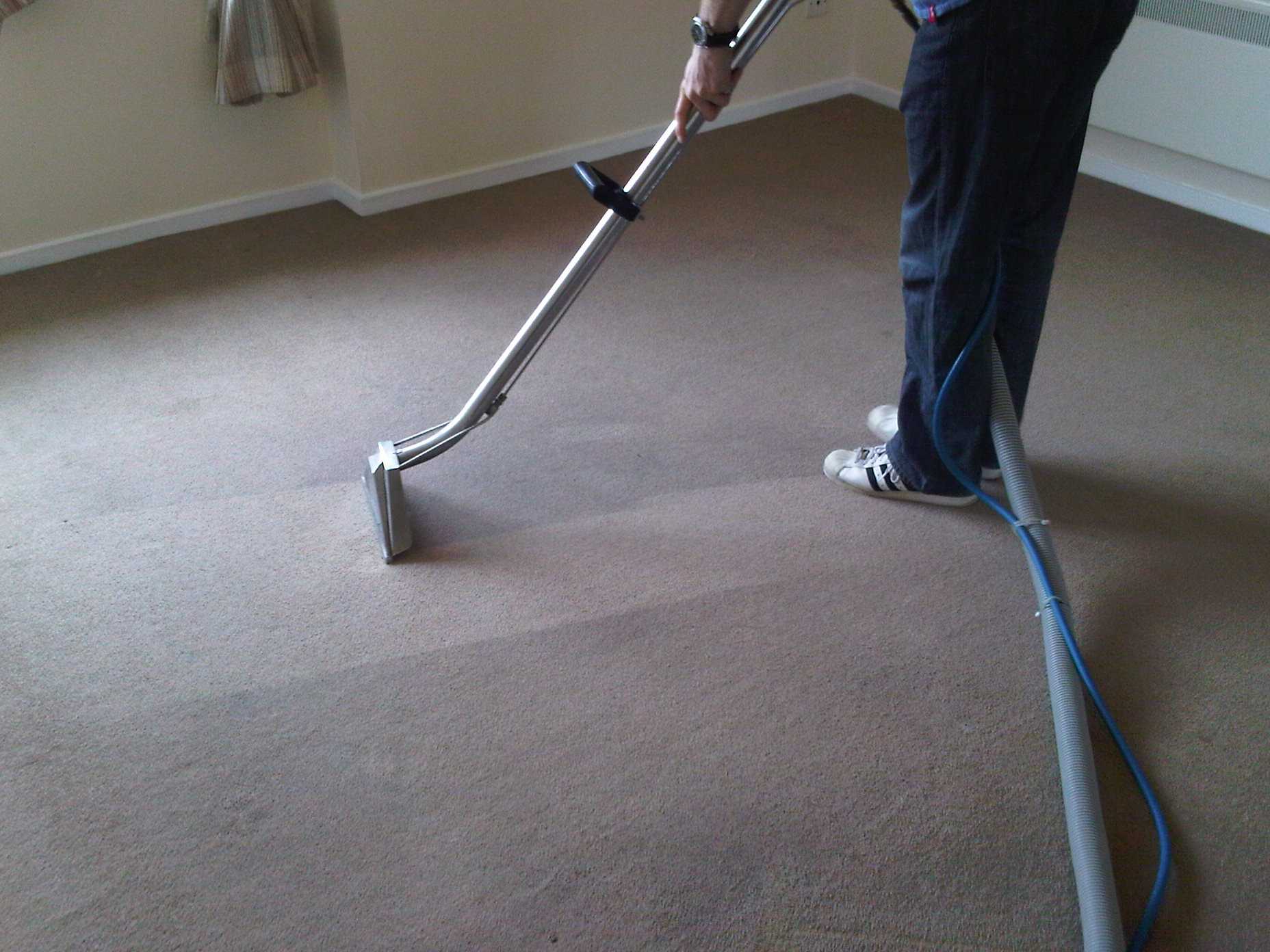 Как почистить ковровое покрытие (ковролин) в домашних условиях: народные и бытовые средства