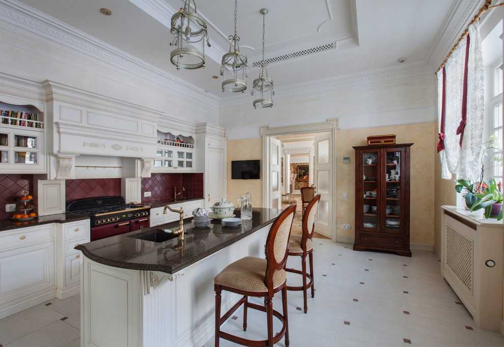 Кухня в классическом стиле - идеи дизайна с фото, оформление интерьера в светлых или белых тонах, выбор обоев и отделка