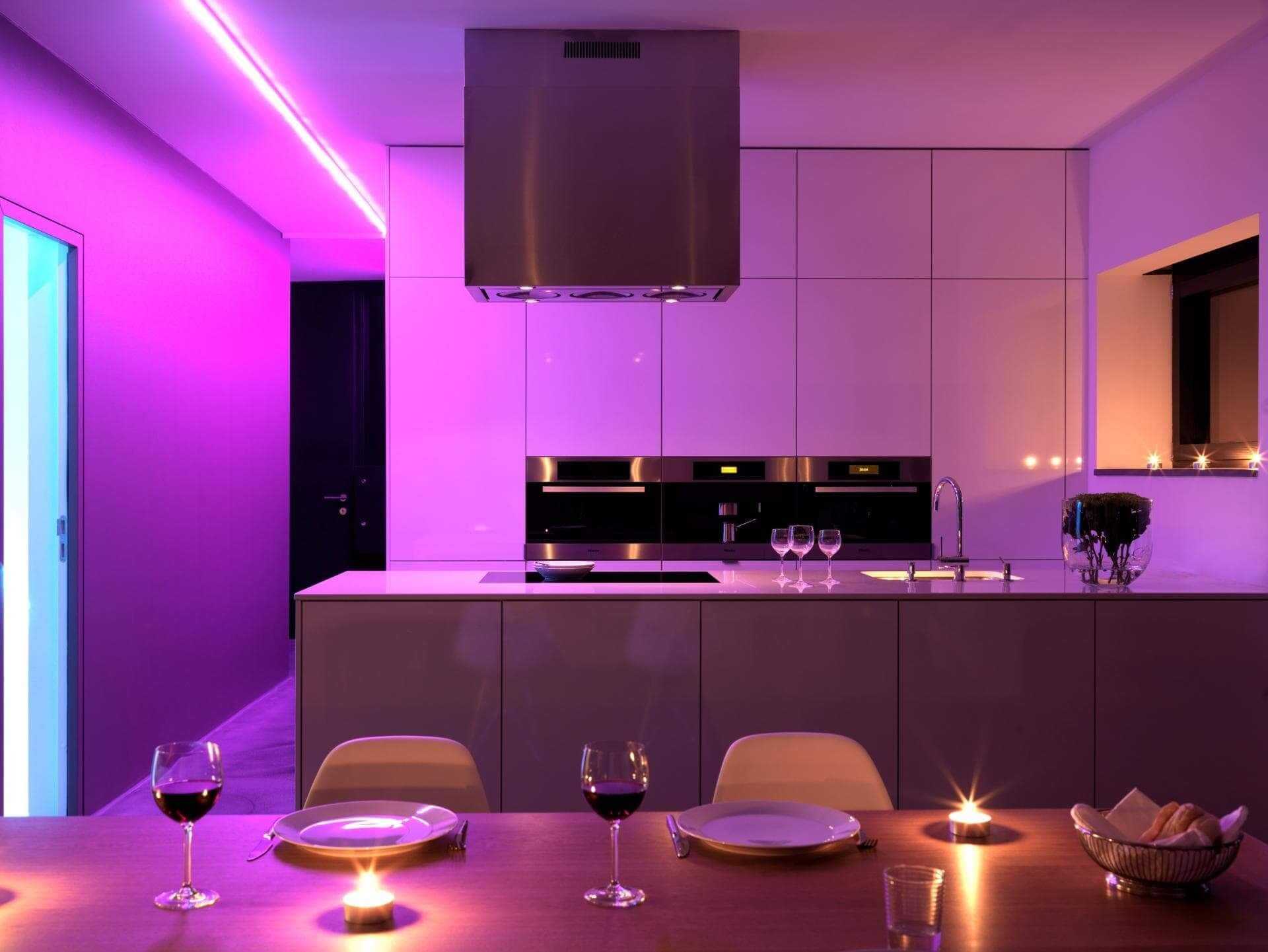 Освещение в квартире: современные виды трекового и умного света для помещений с фото