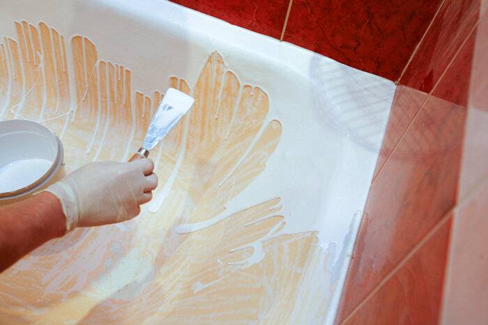 Как покрасить эмалированную ванну своими руками