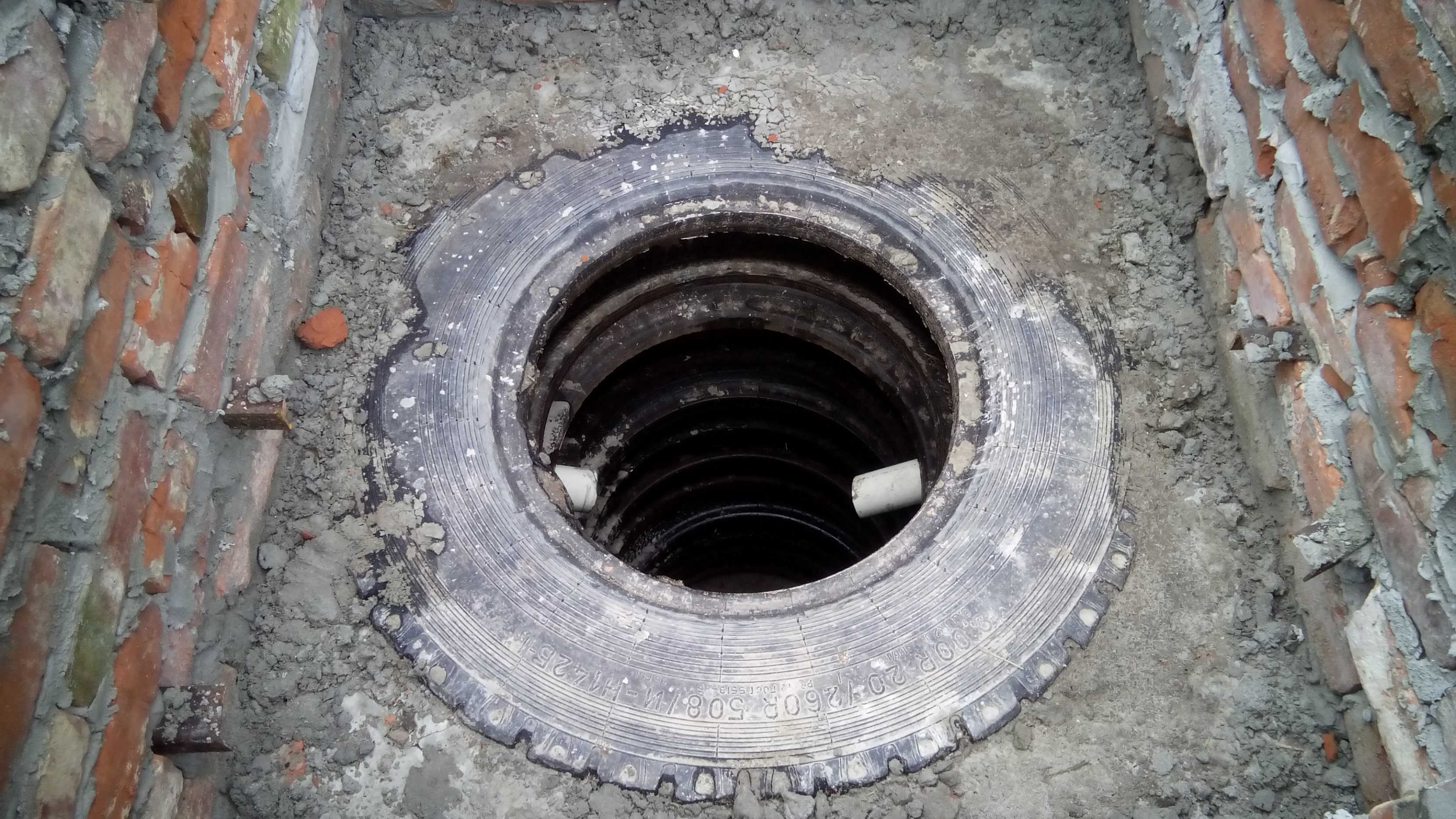 Выгребная яма из бетонных колец без дна