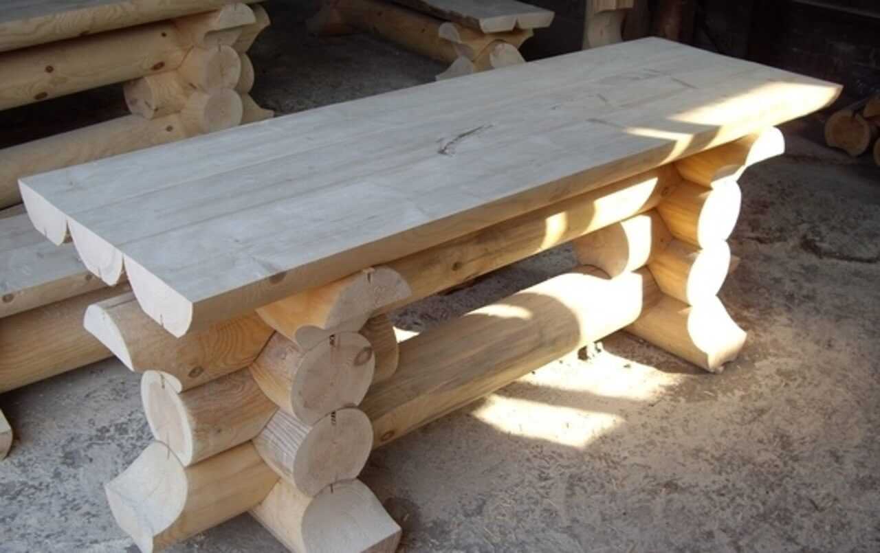 Оригинально и функционально: как сделать стол из дерева своими руками