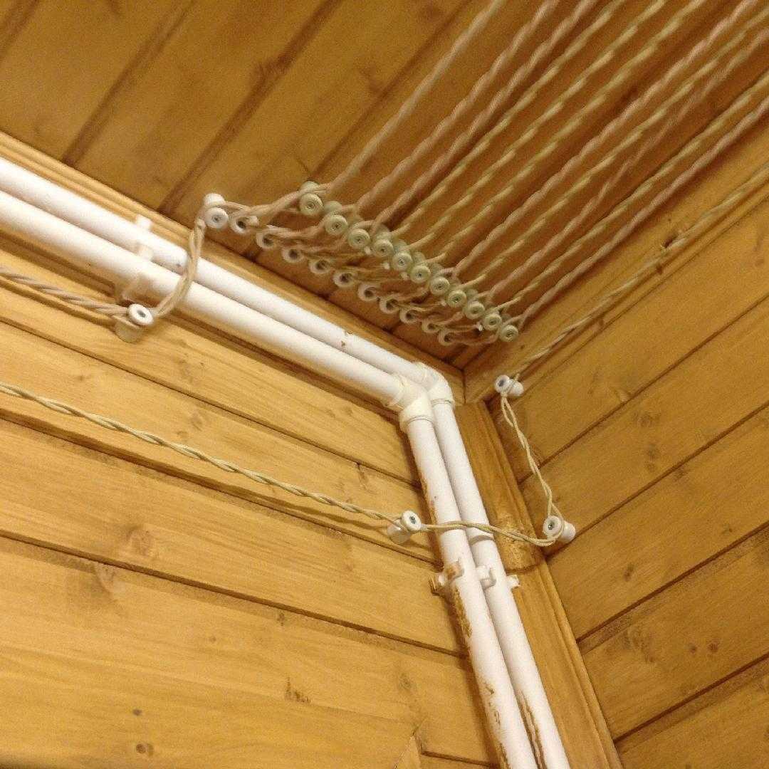 Трубы для электропроводки в деревянном доме