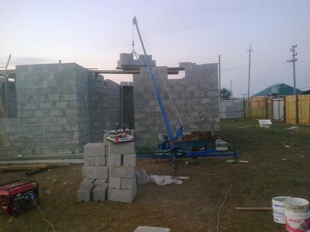 Самодельное строительство. Мини кран Ytong. Самодельный кран для блоков 50кг. Мини подъемный кран для строительства.