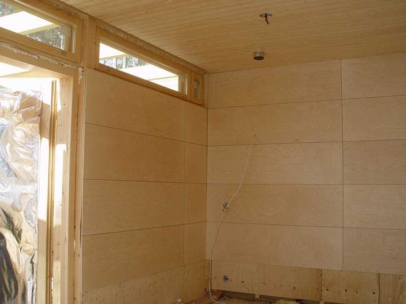 Плюсы и минусы, варианты применения деревянных панелей для потолка и стен
