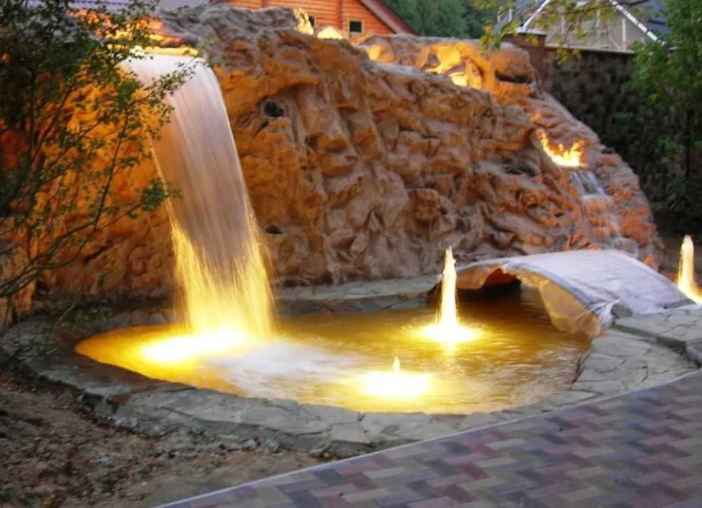 Дизайн участка с фонтанами и водопадами.