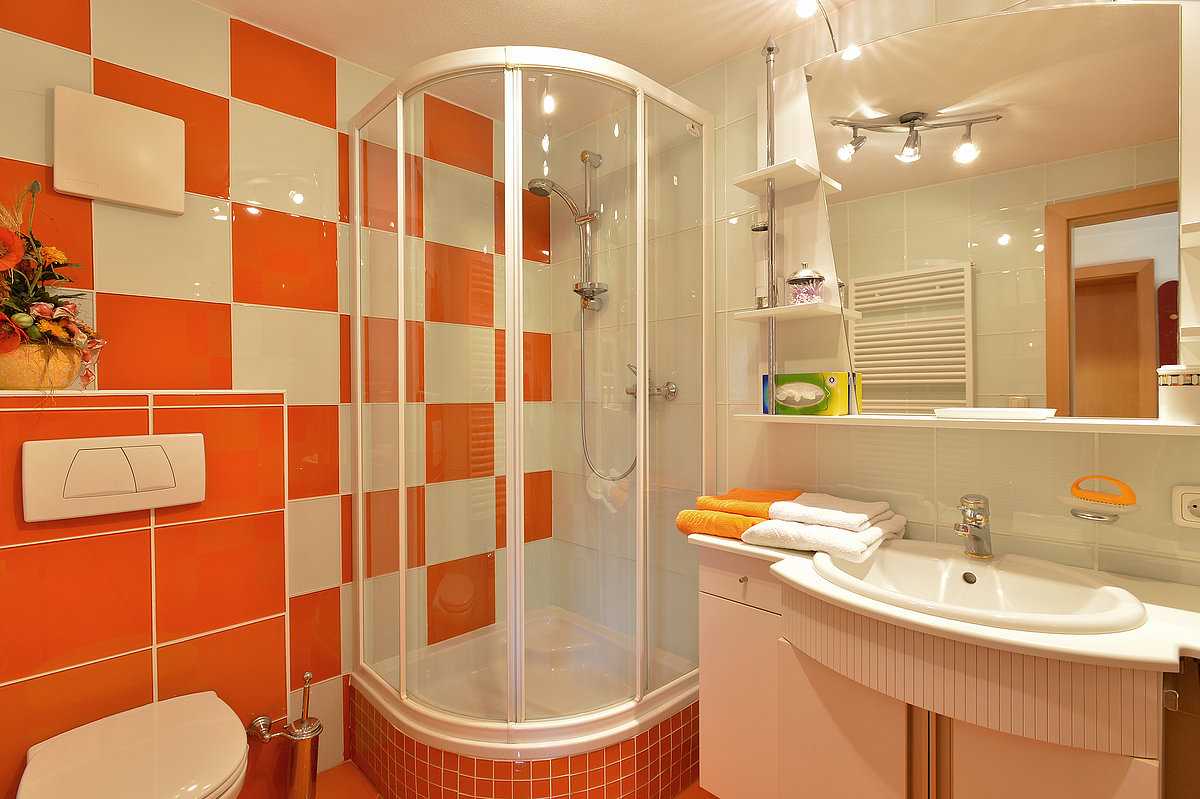 75 решений для интерьера ванной комнаты совмещенной с туалетом