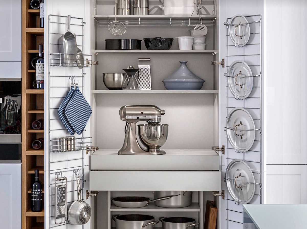 Основные элементы внутреннего наполнения кухонных шкафов