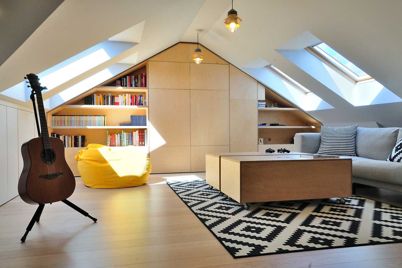 Дизайн мансардного этажа (208 фото): варианты интерьера мансарды в деревянном частном доме, оформление на мансардном этаже