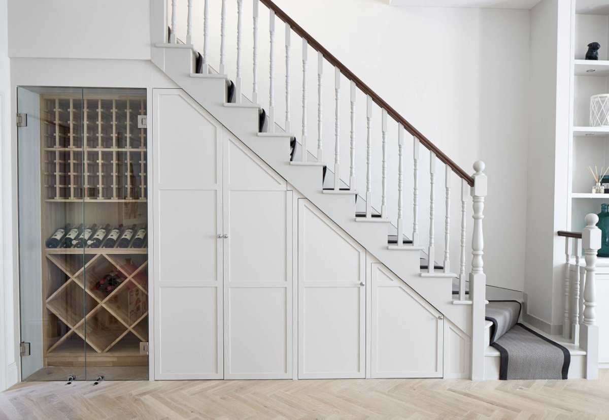 Шкаф под лестницей — особенности конструкции, правила выбора
