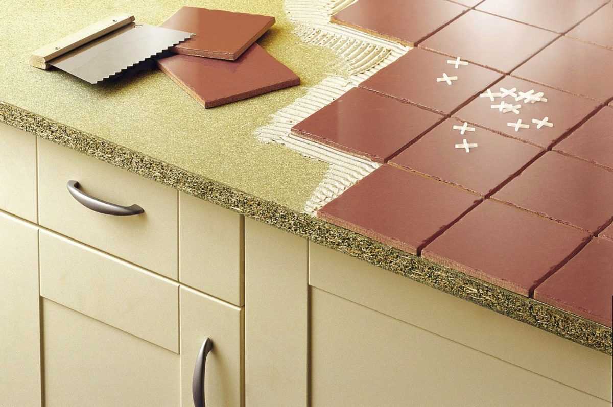 Столешница из плитки на кухню (37 фото): особенности керамических кухонных столешниц. столешница из мозаики в интерьере кухни