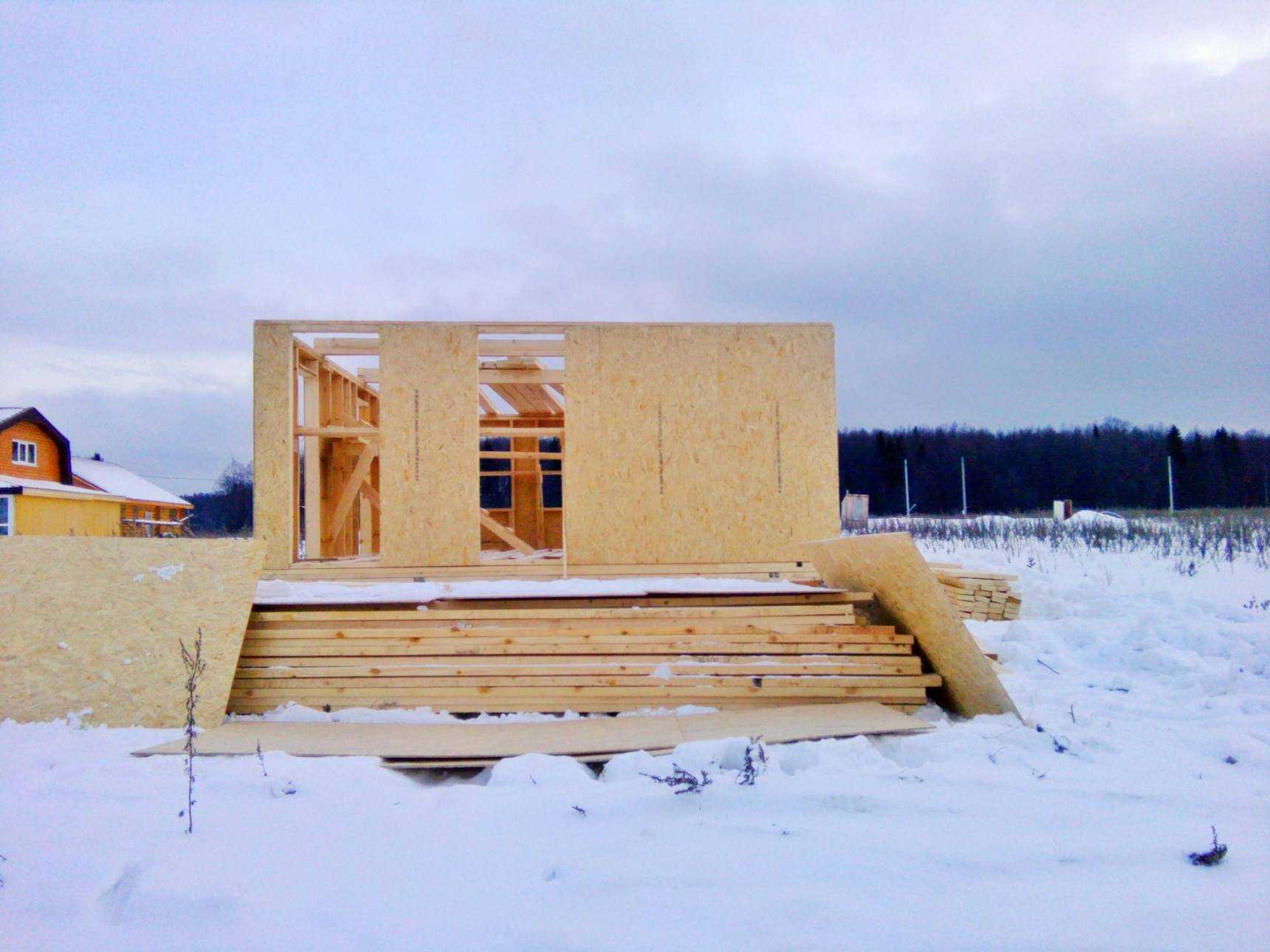 Строим дачный дом зимой: какие работы можно выполнять и как делать это правильно