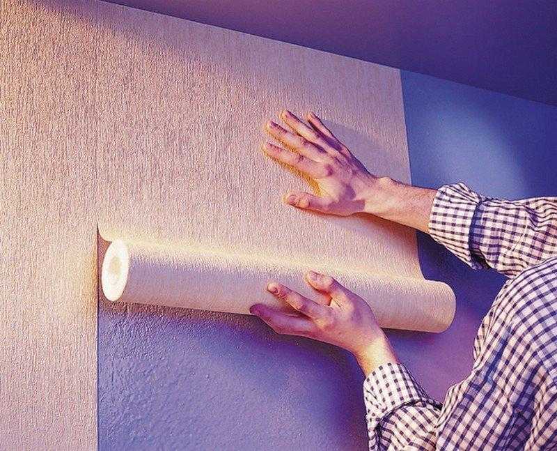 Что лучше: покрасить стены или наклеить обои под покраску