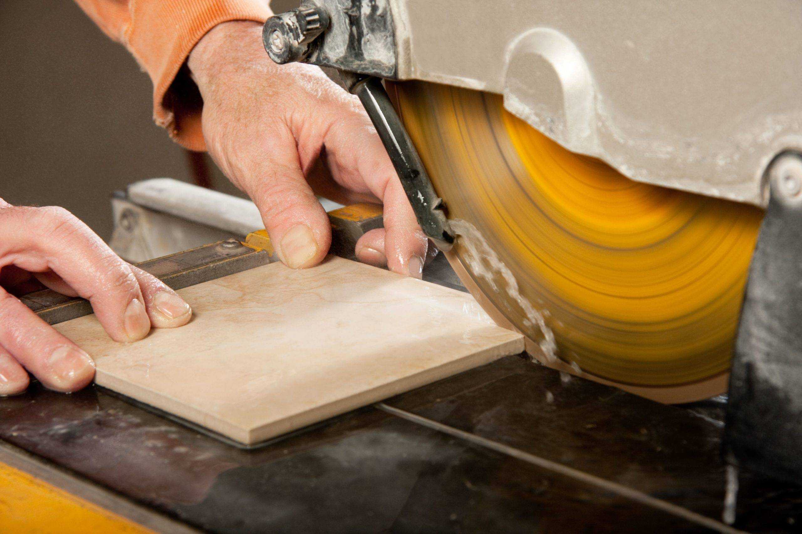 Как резать керамическую плитку стеклорезом ручным?