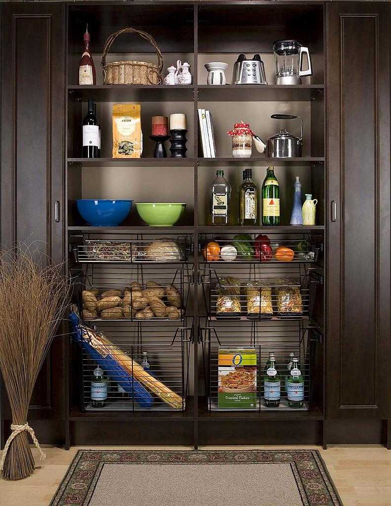 Напольные кухонные шкафы (57 фото): высокие и узкие модели с выдвижными ящиками для кухни, нижние шкафы со столешницей и дверьми